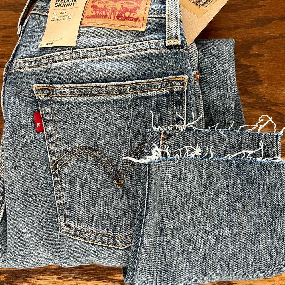 Levi’s Wedgie Skinny NWT💙